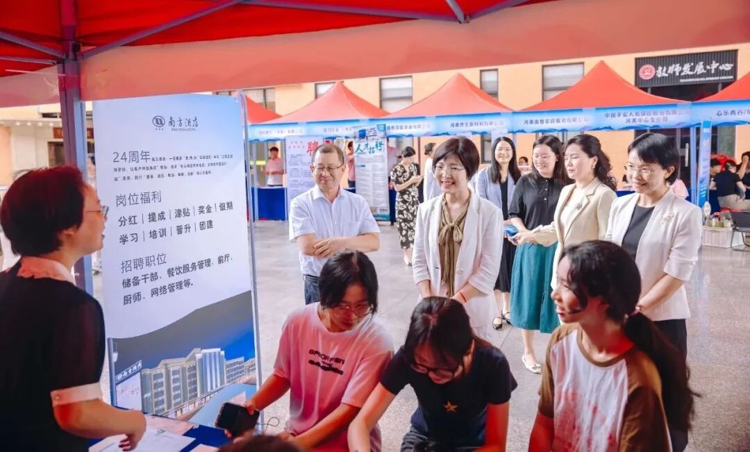企业家进校园“引领成长，点亮青春”！幸运飞艇(中国)开奖记录查询站
举办“金凤展翅”女大学生创业就业服务活动.docx_9
