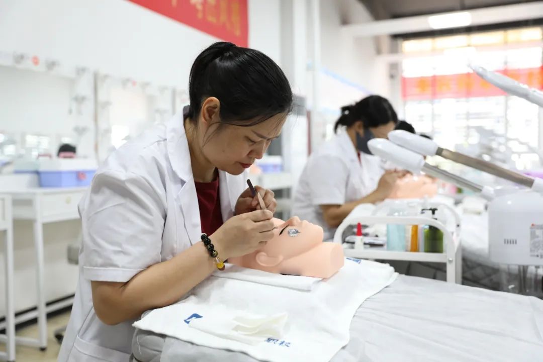 幸运飞艇
促进高质量充分就业，以“四聚焦”为半径绘好就业“同心圆”.docx_5