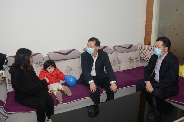 图为慰问现场.JPG
