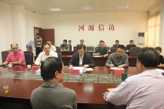 说明: C:UsersAdministratorDesktop1113彭定邦副书记接访IMG_9360.JPG